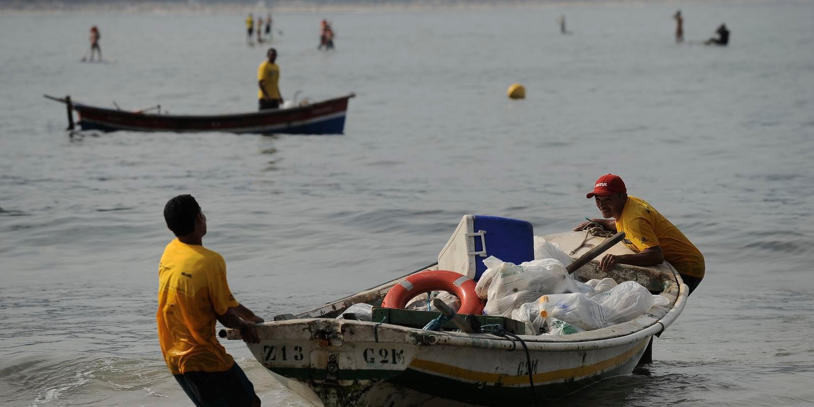 Mutirão de ativistas abre festival sobre oceanos em São Paulo