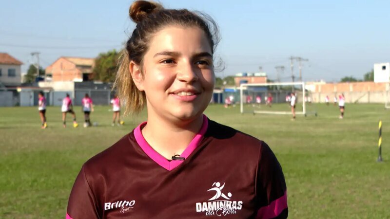 Caminhos da Reportagem revela desafios do futebol feminino