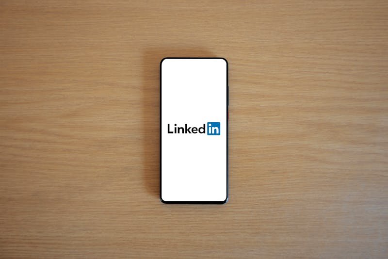 Automatização de LinkedIn: o que mudou nas regras e como se adaptar em 2025