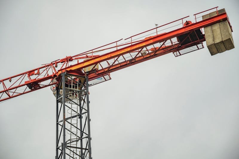 Guindaste em Campinas: como escolher o equipamento ideal para sua obra