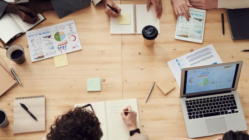 Como escolher uma agência de SEO especializada em IA: o que avaliar antes de contratar