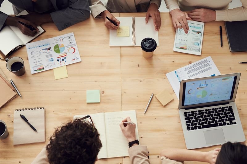 Como escolher uma agência de SEO especializada em IA: o que avaliar antes de contratar